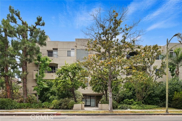 3561 Clarington Avenue, Los Angeles CA: https://media.crmls.org/medias/bf894f4f-8fc1-4dfb-9b54-b1303d3b54b9.jpg