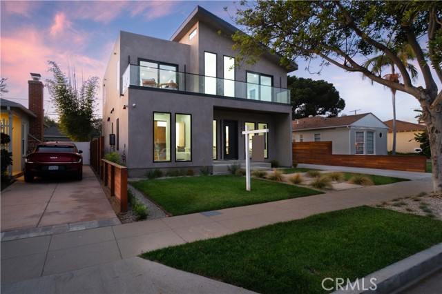 Detail Gallery Image 3 of 65 For 10943 Pickford Way, Culver City,  CA 90230 - 5 Beds | 4/1 Baths