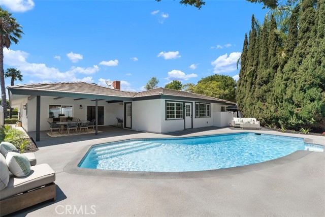 13762 Palace Way, Tustin CA: https://media.crmls.org/medias/bf8a7df4-c62f-47d9-a33d-8d9f94b68eb5.jpg