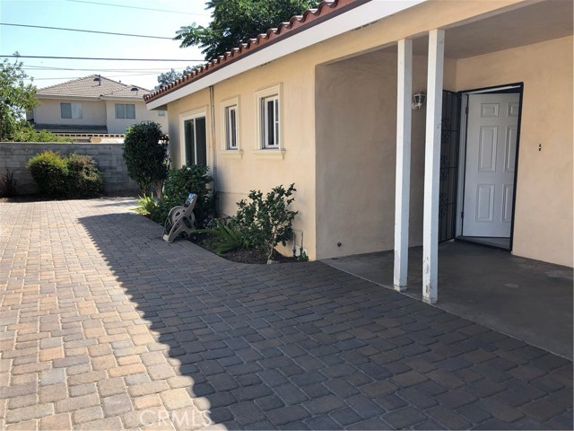 6136 Camellia Avenue, Temple City CA: https://media.crmls.org/medias/bf8bd098-d2be-4b7c-8ed0-faf04209b165.jpg