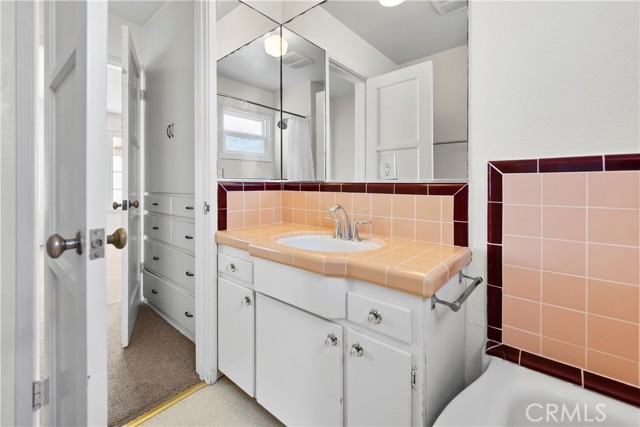604 Marguerite Avenue, Corona del Mar CA: https://media.crmls.org/medias/bf8c5ffd-f552-4b9c-a4d4-b84e377c247f.jpg