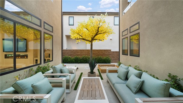 20532 W Birmingham Way, Porter Ranch CA: https://media.crmls.org/medias/bf8c8e15-31c6-458d-bdf1-bf09a041e390.jpg