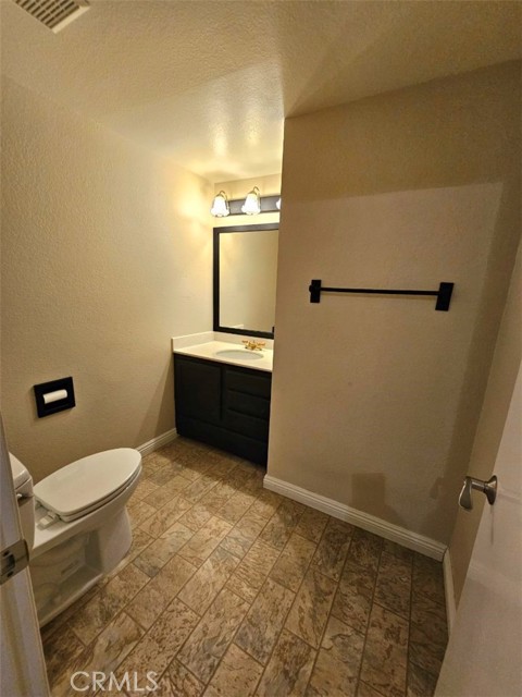 Detail Gallery Image 9 of 11 For 25150 Steinbeck Ave #B,  Stevenson Ranch,  CA 91381 - 3 Beds | 3 Baths