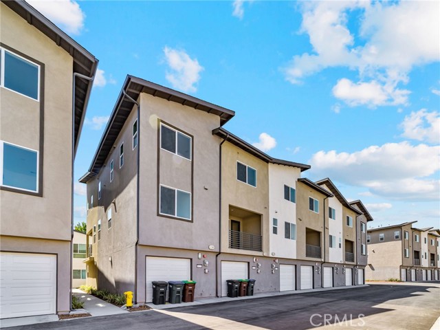 1176 Santo Antonio Drive, Colton CA: https://media.crmls.org/medias/bf8f3ae4-4433-4dd2-a3a2-28eb735ea5bc.jpg
