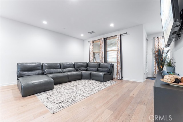 133 Hideaway Loop, Mission Viejo CA: https://media.crmls.org/medias/bf8f84ad-92ed-492f-bb46-a5c542dfad06.jpg
