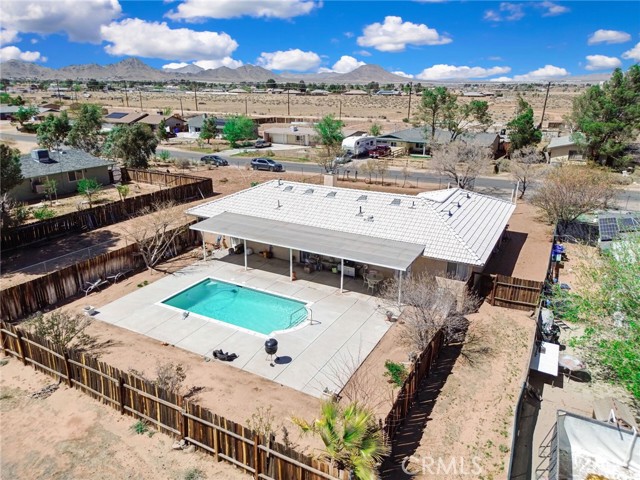21919 Standing Rock Avenue, Apple Valley CA: https://media.crmls.org/medias/bf8fc72c-b461-4a28-a868-a457dc29ed18.jpg