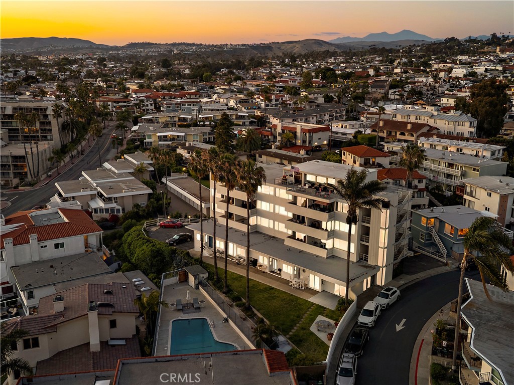 https://media.crmls.org/medias/bf90f013-27f4-4121-aaae-929d3b5f88d9.jpg?preset=X-Large