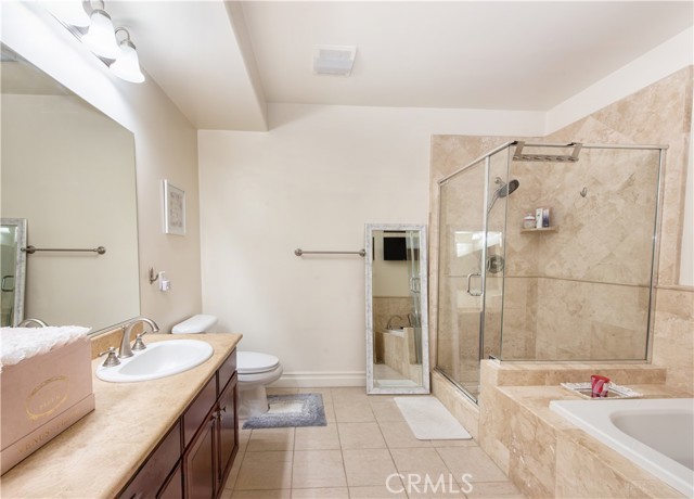 Detail Gallery Image 8 of 19 For 15206 Burbank Bld #209,  Sherman Oaks,  CA 91411 - 2 Beds | 2/1 Baths