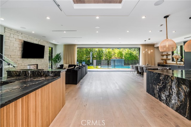 Detail Gallery Image 11 of 48 For 5517 Allott Ave, Sherman Oaks,  CA 91401 - 5 Beds | 6 Baths