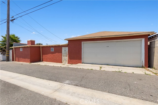 11028 Spinning Avenue, Inglewood CA: https://media.crmls.org/medias/bf9110c6-c2e1-4975-ba6d-e9317e833f98.jpg