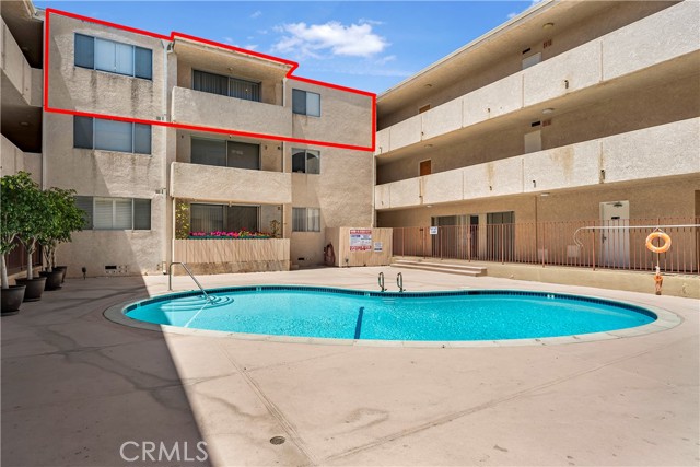 5429 Newcastle Avenue, Encino CA: https://media.crmls.org/medias/bf92f541-4441-4520-b0e7-1bc121847c34.jpg
