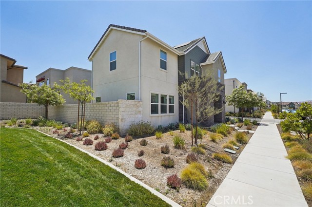 27008 Declaration Road, Valencia CA: https://media.crmls.org/medias/bf93a206-5e6d-486a-a793-110faf06e8c9.jpg
