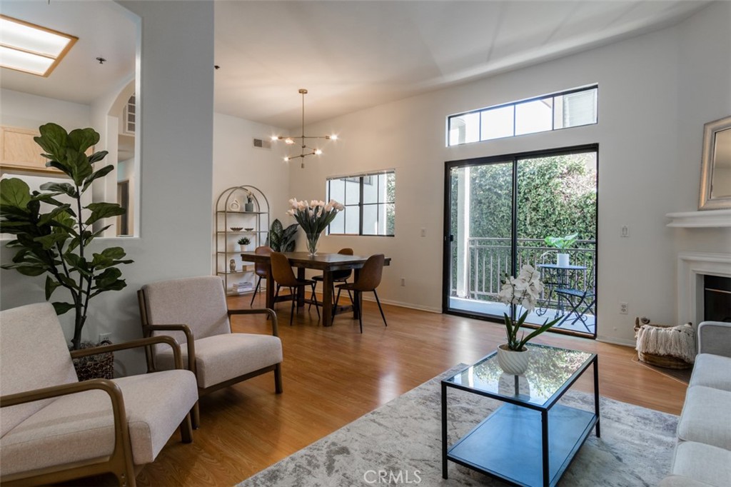 126 S Catalina Avenue #105