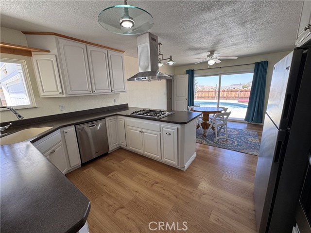417 Fenoak Drive, Barstow CA: https://media.crmls.org/medias/bf94d8e7-c3ac-434d-992c-12cf48a06dbf.jpg