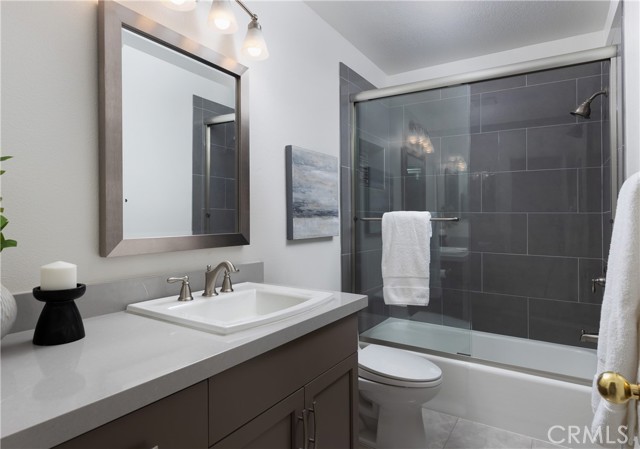 30 Calle Del Sur, Rancho Santa Margarita CA: https://media.crmls.org/medias/bf951725-af17-4b4e-b68c-933ebd415ec5.jpg
