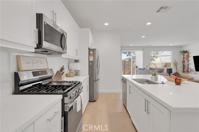 Detail Gallery Image 17 of 23 For 13056 Lancaster, Hesperia,  CA 92344 - 3 Beds | 2 Baths