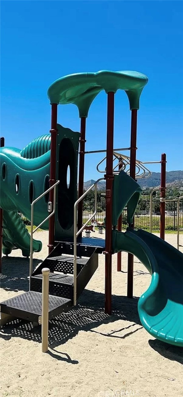 Detail Gallery Image 6 of 18 For 13691 Gavina Ave #576,  Sylmar,  CA 91342 - 3 Beds | 2 Baths