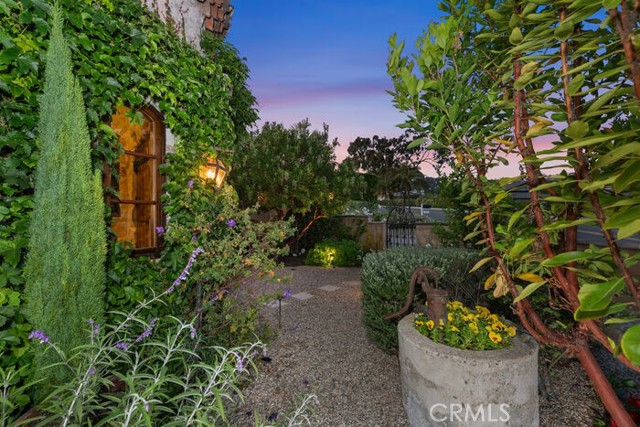 Image 41 of 48 For 1330 Temple Hills Drive
