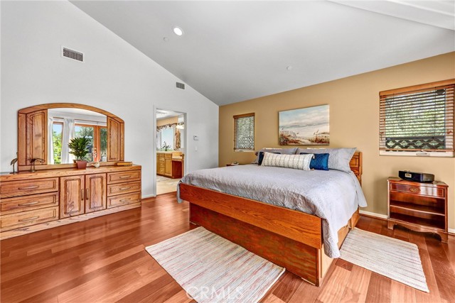 10345 McBroom Street, Sunland CA: https://media.crmls.org/medias/bf968d06-6e26-4f0d-9c0f-bb2327f04b17.jpg