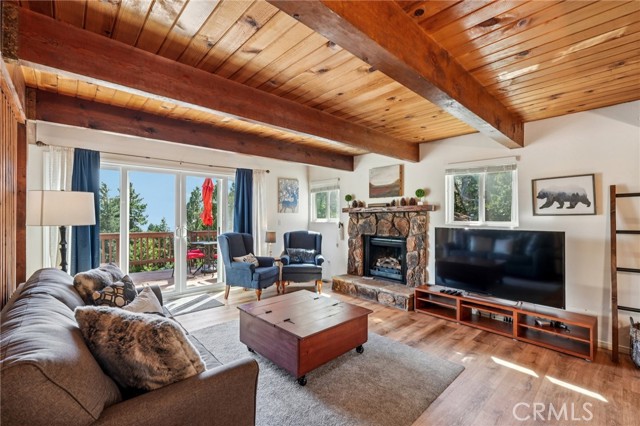 Detail Gallery Image 7 of 24 For 2409 Spring Oak Dr, Running Springs,  CA 92382 - 2 Beds | 2 Baths