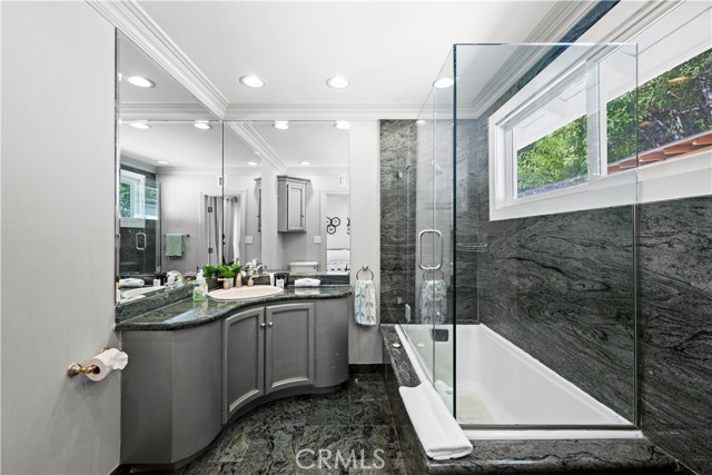 Detail Gallery Image 30 of 64 For 16221 Elisa Pl, Encino,  CA 91436 - 5 Beds | 5/1 Baths