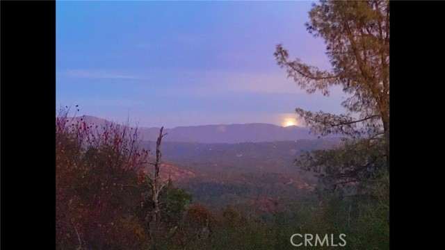 10 Old Oak Lane, Mariposa CA: https://media.crmls.org/medias/bf992815-d2c1-43e1-9c3a-f6847837e15b.jpg