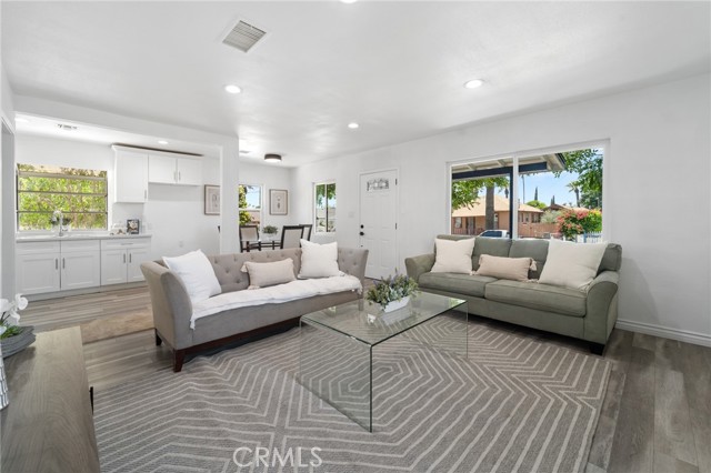 Detail Gallery Image 3 of 34 For 1123 Coronel St, San Fernando,  CA 91340 - 4 Beds | 3 Baths