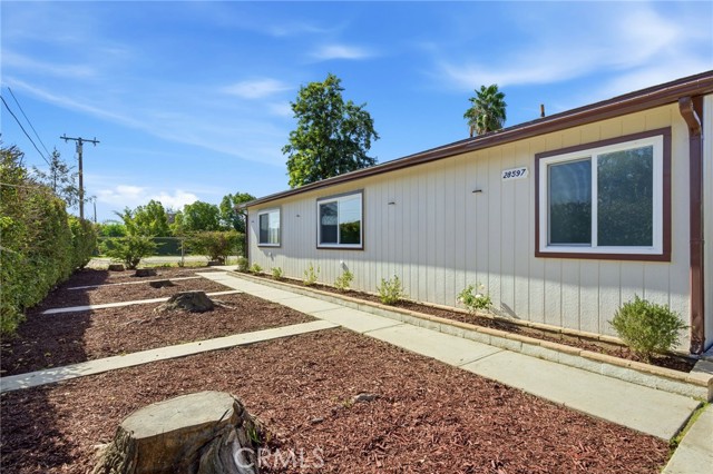 Detail Gallery Image 2 of 33 For 28597 Whittier, Winchester,  CA 92596 - 3 Beds | 2 Baths