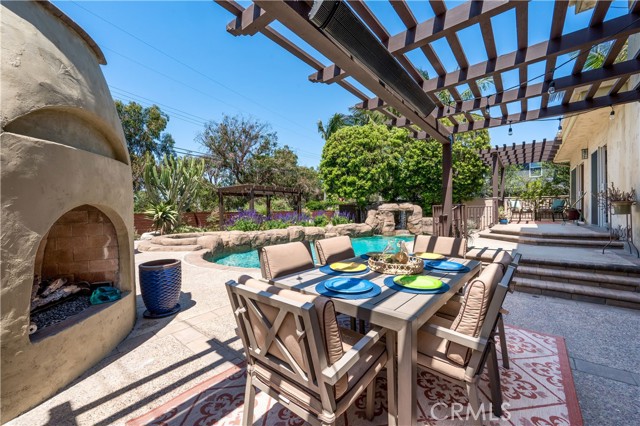 1335 Crestview Avenue, Seal Beach CA: https://media.crmls.org/medias/bf9ae2f3-f3e5-4714-9a2b-afa55a33d3d2.jpg