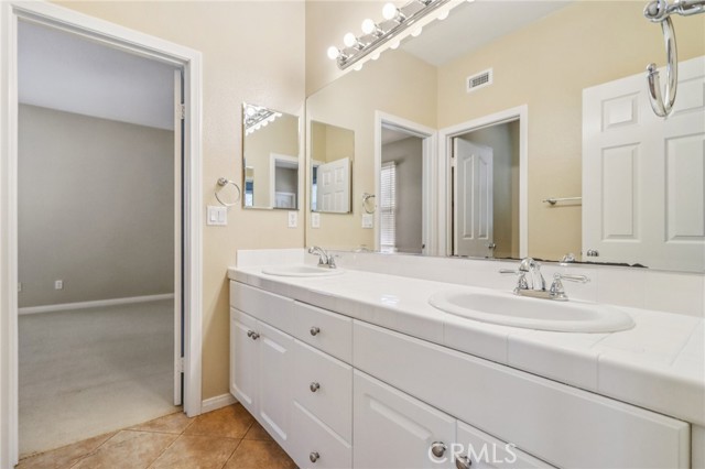 27 Antique Rose, Irvine CA: https://media.crmls.org/medias/bf9b0e27-94d3-4a6d-9c9a-6dcf5ca19e85.jpg