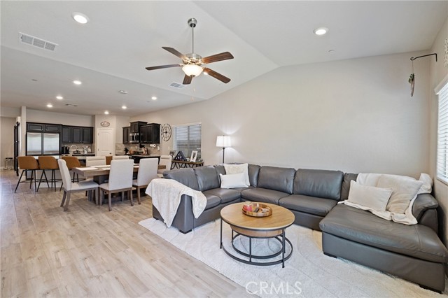 Detail Gallery Image 11 of 32 For 748 Expedition Way, Madera,  CA 93636 - 3 Beds | 2 Baths