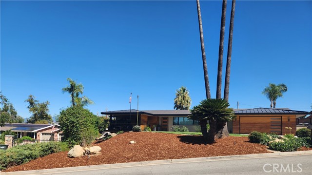 507 E Mariposa Drive, Redlands CA: https://media.crmls.org/medias/bf9b744e-2fe6-4246-9f4c-b7034da43ffa.jpg