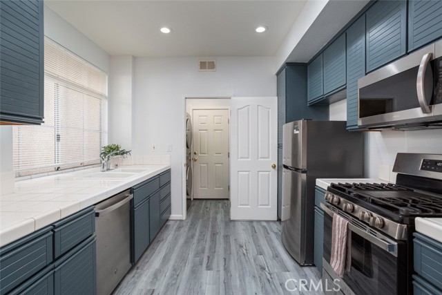 Detail Gallery Image 10 of 26 For 8215 E White Oak #24,  Orange,  CA 92869 - 3 Beds | 3 Baths