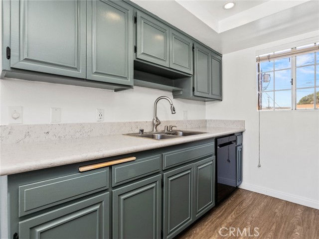 Detail Gallery Image 6 of 38 For 1706 Grismer Ave #211,  Burbank,  CA 91504 - 2 Beds | 3 Baths