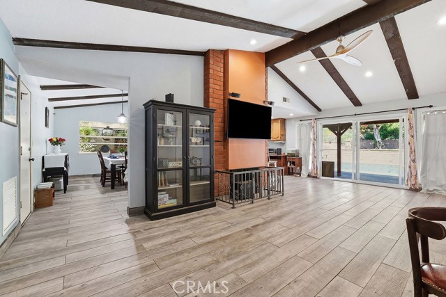 Detail Gallery Image 7 of 51 For 29223 Flowerpark Dr, Canyon Country,  CA 91387 - 3 Beds | 2 Baths