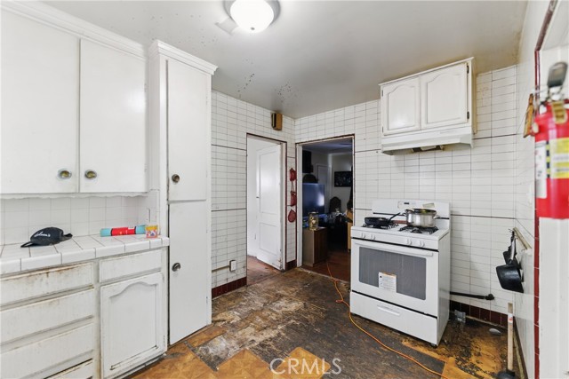 5823 Madden Avenue, Los Angeles CA: https://media.crmls.org/medias/bf9d48fb-970b-4e6a-b01f-43fa5da0644c.jpg