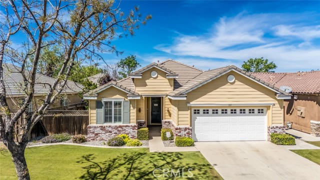 Detail Gallery Image 4 of 44 For 331 Hollyhill Dr, Bakersfield,  CA 93312 - 3 Beds | 2 Baths