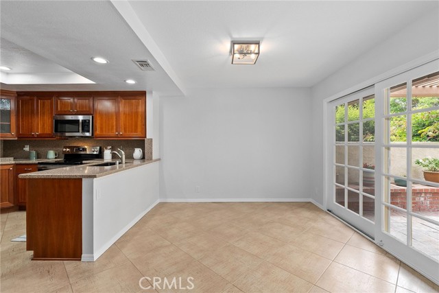 18301 Gum Tree Lane, Huntington Beach CA: https://media.crmls.org/medias/bf9dca7b-c129-4244-afe5-f5ee20b8ce19.jpg