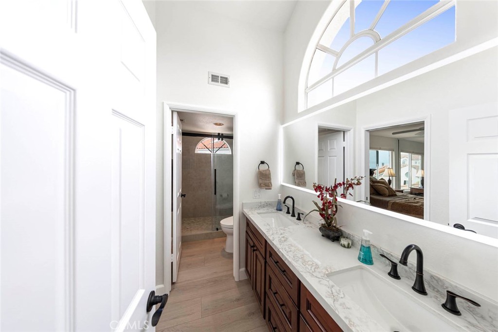 MLS #OC25226847 image #27