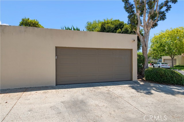 2214 Vista Hogar, Newport Beach CA: https://media.crmls.org/medias/bf9eca55-d8c8-4273-822d-830942842cd6.jpg