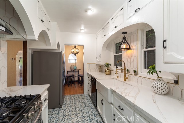 130 Claremont Avenue, Long Beach CA: https://media.crmls.org/medias/bf9eeca0-e8d8-4b06-8320-fcfc31bcc4eb.jpg