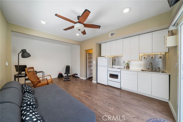 Detail Gallery Image 4 of 14 For 215 Monterey #STUDIO,  Laguna Beach,  CA 92651 - 0 Beds | 1 Baths