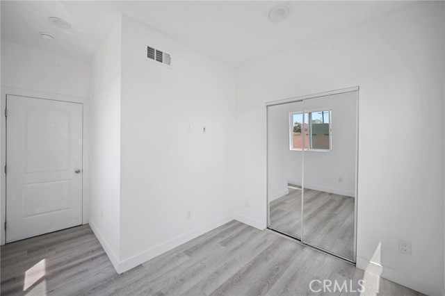 532 W Vernon Avenue, Los Angeles CA: https://media.crmls.org/medias/bf9f4401-f22d-4afe-83e6-ef61a461dfe4.jpg