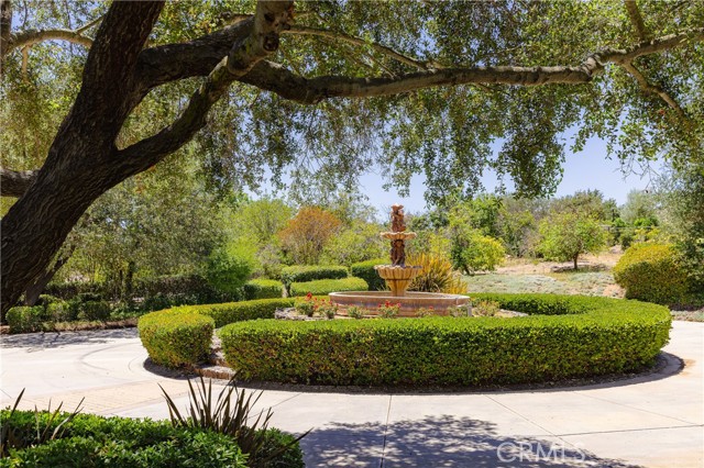 45200 Oak Manor Ct, Temecula CA: https://media.crmls.org/medias/bf9f9112-5410-406e-82f4-cdf8a497b55f.jpg