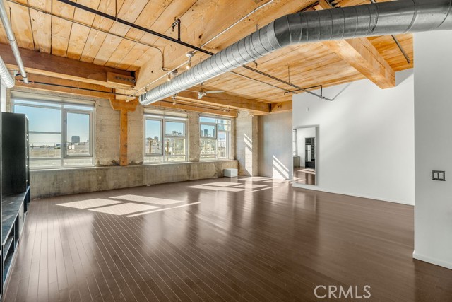 Detail Gallery Image 4 of 21 For 530 S Hewitt, Los Angeles,  CA 90013 - 2 Beds | 2 Baths