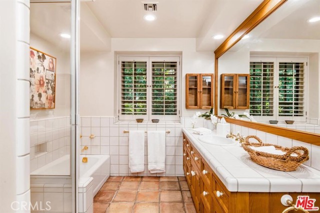 5255 ROUND MEADOW Road, Hidden Hills CA: https://media.crmls.org/medias/bfa0370b-abf9-4cba-8ecf-28d49b41aea1.jpg