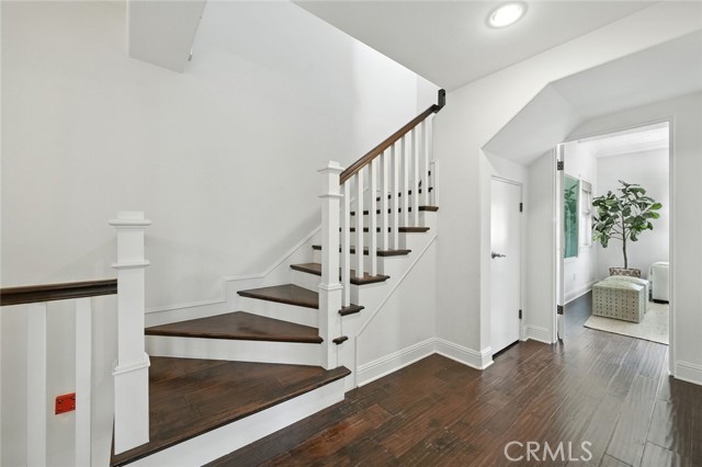 213 Seaview Street, Manhattan Beach CA: https://media.crmls.org/medias/bfa07105-f54f-4dca-86f8-14aec80e45de.jpg