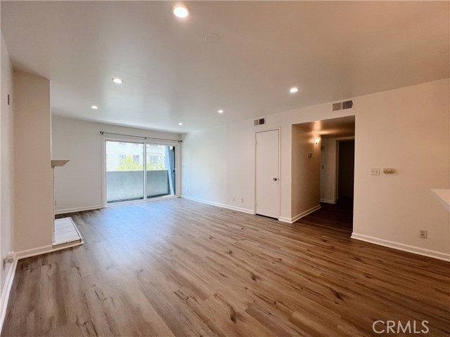 Detail Gallery Image 14 of 26 For 1940 N Highland Ave #25,  Los Angeles,  CA 90068 - 2 Beds | 2 Baths