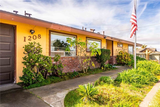 Detail Gallery Image 1 of 24 For 1208 Glines Ave, Santa Maria,  CA 93455 - 5 Beds | 2 Baths