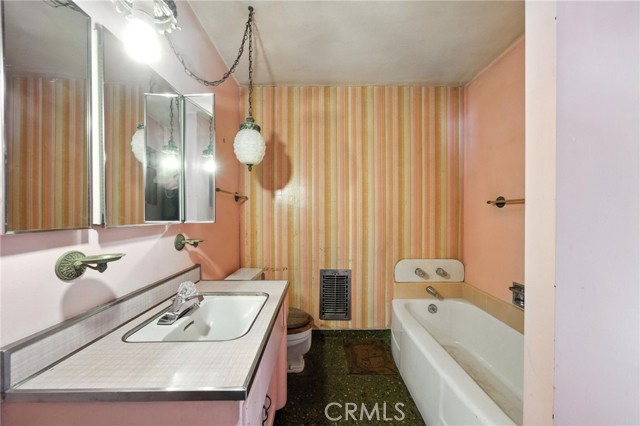 1850 Fanwood Avenue, Long Beach CA: https://media.crmls.org/medias/bfa19417-4d3c-49b1-9561-f84e60375916.jpg